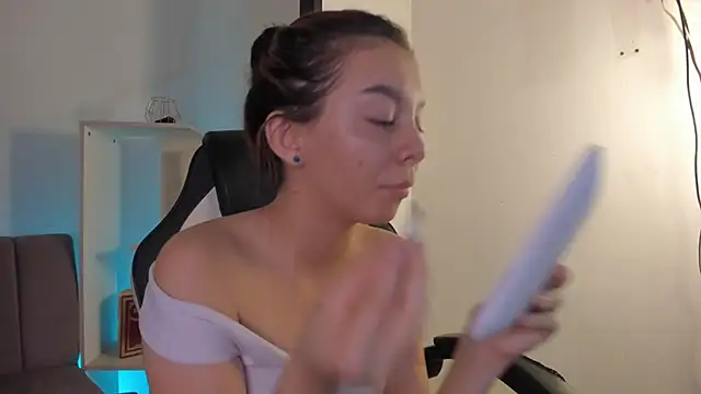 Snapshot of MelLove_ chatting on 02/19/26, 07:54 MelLove online show from 02/19/26, 07:54