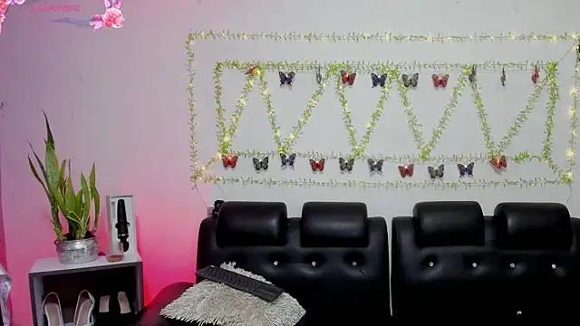 aria-voss online show from 04/08/26, 12:16