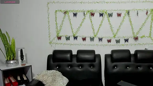 aria-voss online show from 04/13/26, 11:54