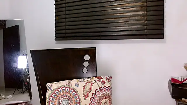 MiaDiamontLatin online show from 04/18/26, 03:10