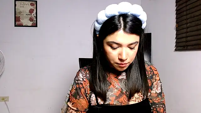 MiaDiamontLatin online show from 04/22/26, 03:09