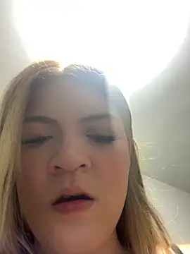 Snapshot of meggan___ chatting on 03/01/26, 09:00 meggan online show from 03/01/26, 09:00