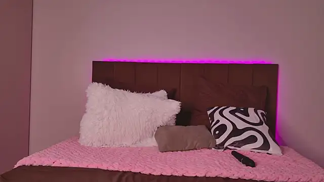 Born to Blow  online show from 03/03/26, 03:23