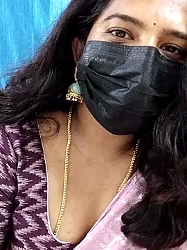 Snapshot of Sumaya-Reddy chatting on 02/18/26, 11:39 Sumaya-Reddy online show from 02/18/26, 11:39