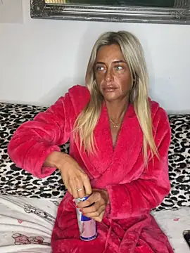 ScarlettGold  online show from 04/22/26, 04:37