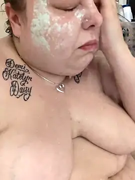 Snapshot of HottieHunter_ chatting on 02/25/26, 09:13 HottieHunter online show from 02/25/26, 09:13