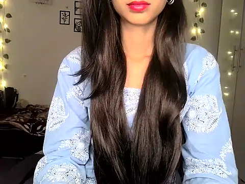 SIKSHA SINGH online show from 04/05/26, 05:54