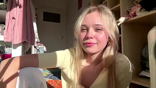 Snapshot of SourMidday chatting on 02/25/26, 02:05 SourMidday online show from 02/25/26, 02:05