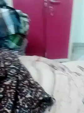 Snapshot of Desi_Heat_Couple chatting on 02/18/26, 06:37 Desi Heat Couple online show from 02/18/26, 06:37