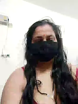 Snapshot of Desi_Heat_Couple chatting on 02/22/26, 04:27 Desi Heat Couple online show from 02/22/26, 04:27