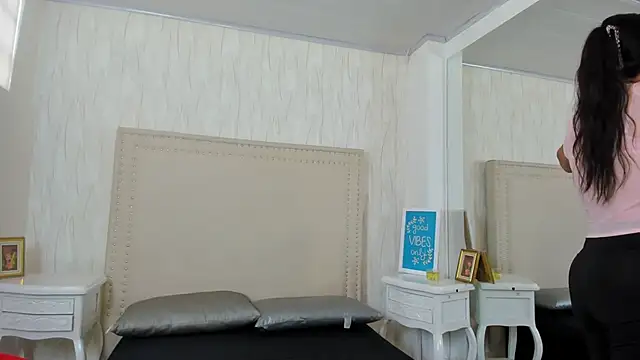 FernandaAvilax online show from 04/24/26, 07:27