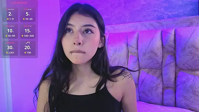 chloe bluee  online show from 06/09/26, 11:33