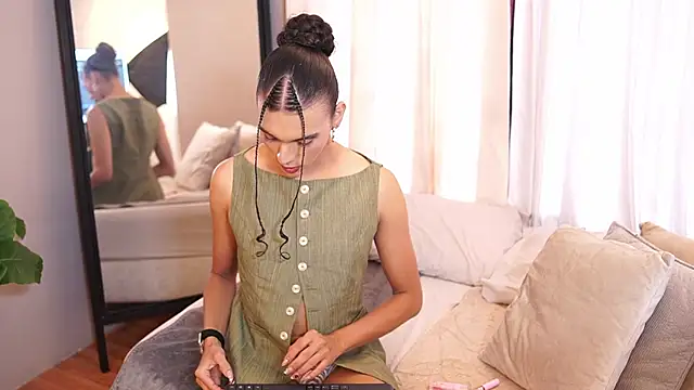 Luxa Velvet online show from 04/01/26, 12:50