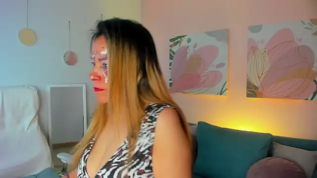 Ivonne 4 online show from 04/23/26, 01:02