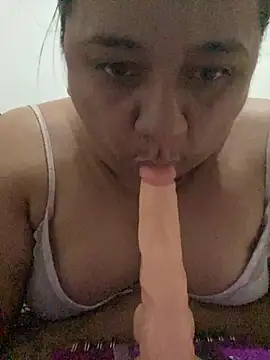 Snapshot of Melanny69x chatting on 02/28/26, 04:24 Melanny69x online show from 02/28/26, 04:24