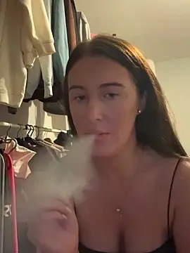 Snapshot of PinkVelvetx chatting on 03/03/26, 09:42 PinkVelvetx online show from 03/03/26, 09:42