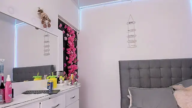 Ariana-Cobos online show from 04/02/26, 09:23