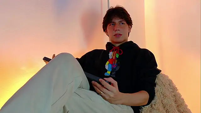 lui x dust online show from 03/10/26, 04:28