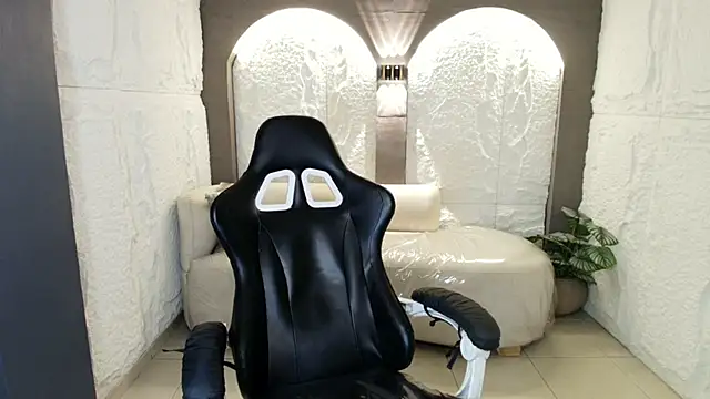 charlotte  r  online show from 04/18/26, 08:42