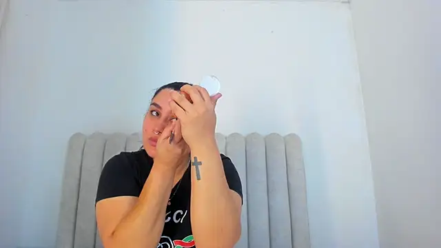 MiaFoox   online show from 04/22/26, 02:18