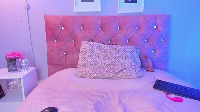 lilirousee online show from 04/17/26, 07:06