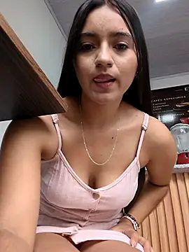 Snapshot of DulceCaroX chatting on 06/29/26, 01:44 DulceCaroX online show from 06/29/26, 01:44