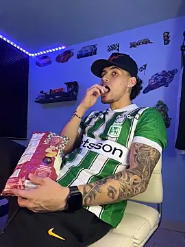 TOMAS CONOR online show from 04/21/26, 03:02