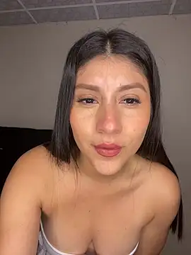 Snapshot of latinasoftie chatting on 07/18/26, 03:54 latinasoftie online show from 07/18/26, 03:54