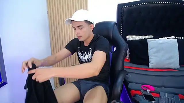 NewYoungHot online show from 04/22/26, 08:43