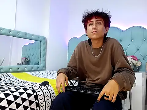 Snapshot of ShakoSk8 chatting on 02/21/26, 03:40 ShakoSk8 online show from 02/21/26, 03:40