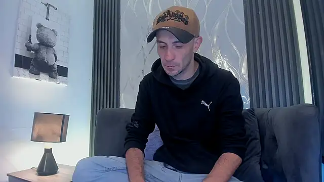 Snapshot of Milanwhite_ chatting on 02/20/26, 12:05 Milanwhite online show from 02/20/26, 12:05