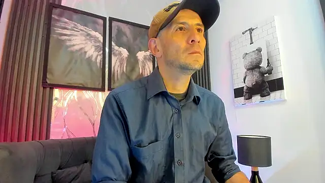 Snapshot of Milanwhite_ chatting on 02/24/26, 11:30 Milanwhite online show from 02/24/26, 11:30