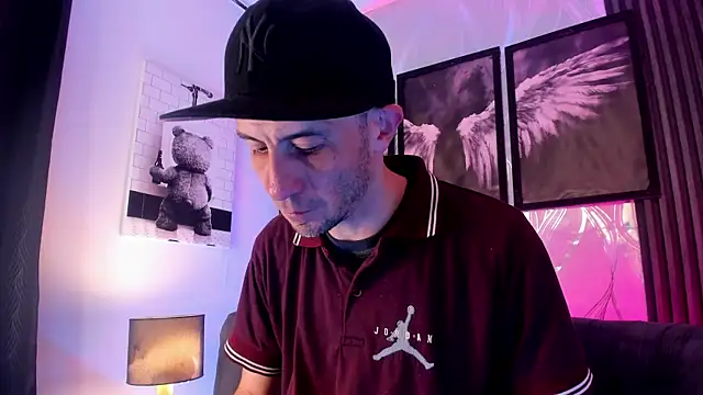 Snapshot of Milanwhite_ chatting on 02/26/26, 11:42 Milanwhite online show from 02/26/26, 11:42