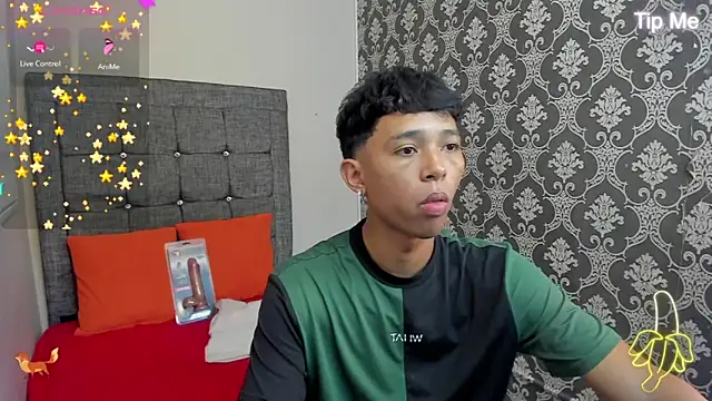Snapshot of Little_Twink19x chatting on 06/17/26, 07:59 Little Twink19x online show from 06/17/26, 07:59