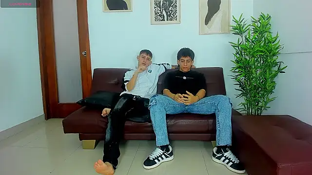 Snapshot of crazyhouse01 chatting on 02/25/26, 07:56 crazyhouse01 online show from 02/25/26, 07:56