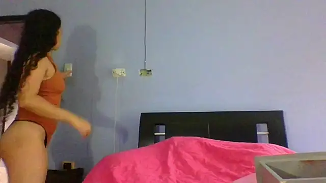 scarlettscottx  online show from 05/17/26, 06:48