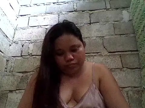 Snapshot of sweetlyn31 chatting on 05/05/26, 02:19 sweetlyn31 online show from 05/05/26, 02:19