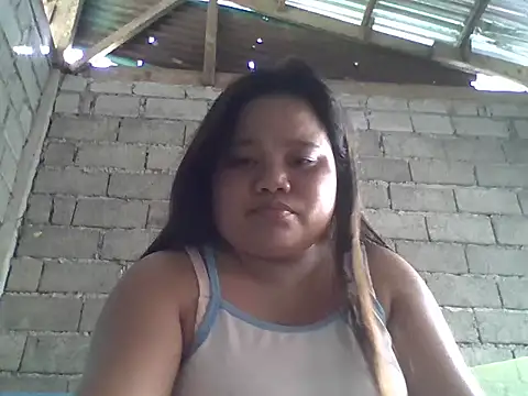 Snapshot of sweetlyn31 chatting on 05/19/26, 12:05 sweetlyn31 online show from 05/19/26, 12:05