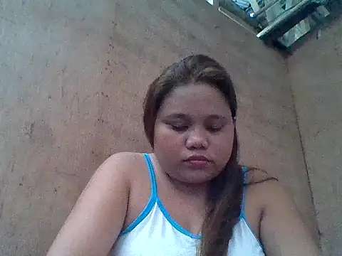 Snapshot of sweetlyn31 chatting on 06/05/26, 03:02 sweetlyn31 online show from 06/05/26, 03:02