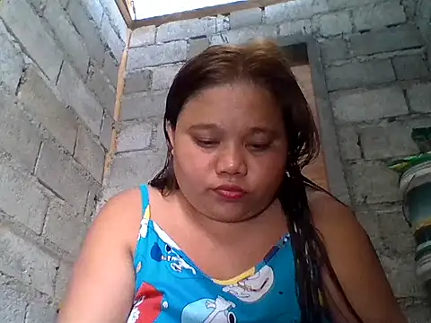 Snapshot of sweetlyn31 chatting on 06/07/26, 12:15 sweetlyn31 online show from 06/07/26, 12:15
