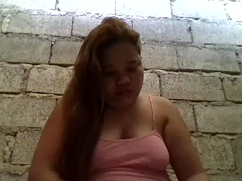 Snapshot of sweetlyn31 chatting on 06/13/26, 11:35 sweetlyn31 online show from 06/13/26, 11:35