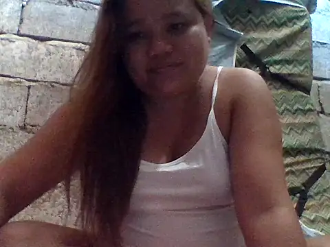 Snapshot of sweetlyn31 chatting on 06/16/26, 10:34 sweetlyn31 online show from 06/16/26, 10:34