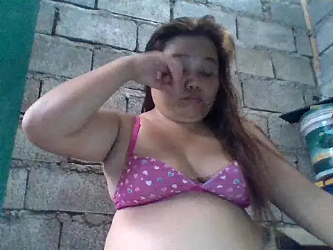 Snapshot of sweetlyn31 chatting on 06/22/26, 06:32 sweetlyn31 online show from 06/22/26, 06:32