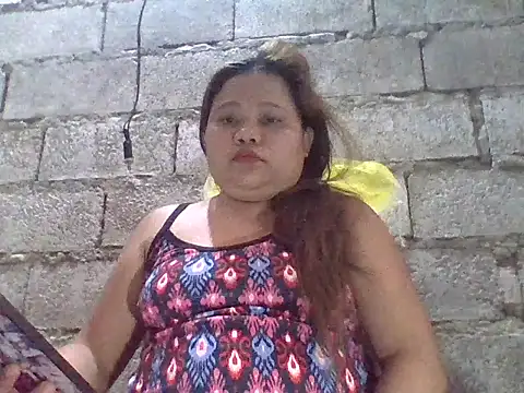Snapshot of sweetlyn31 chatting on 08/05/26, 06:05 sweetlyn31 online show from 08/05/26, 06:05