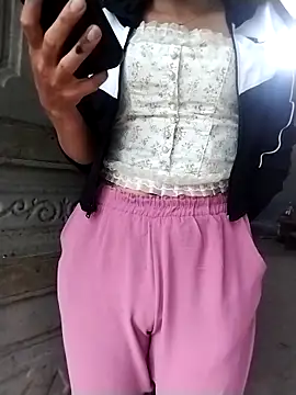 ngocbao11 online show from 03/15/26, 12:38