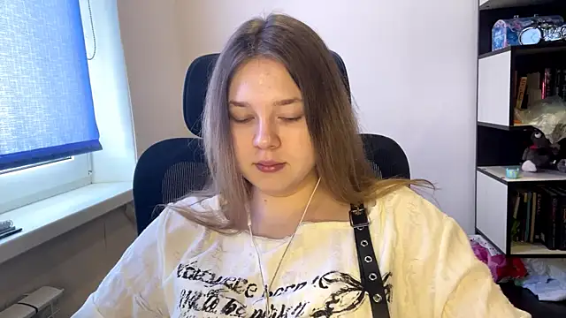 TomikoPfau online show from 03/24/26, 07:46