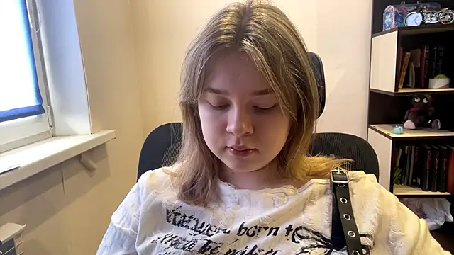 TomikoPfau online show from 04/11/26, 07:45