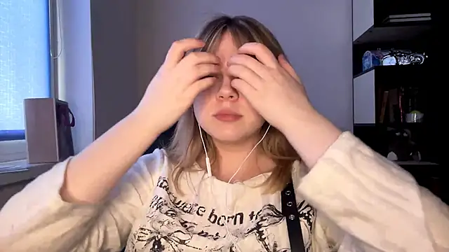 TomikoPfau online show from 04/19/26, 02:16