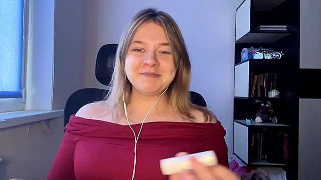 TomikoPfau online show from 04/21/26, 07:36