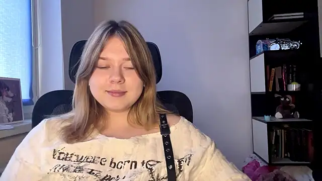 TomikoPfau online show from 04/23/26, 12:29